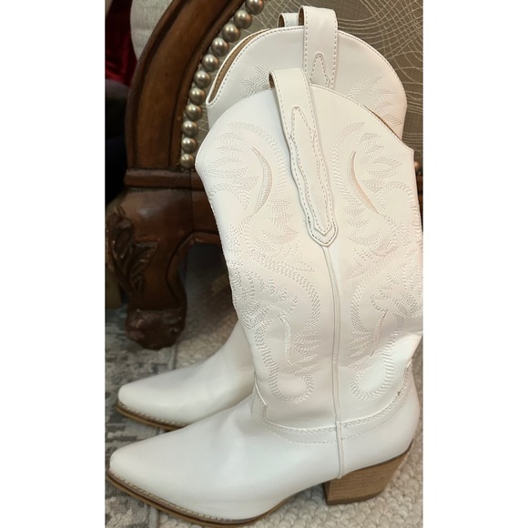 Pierre Dumas Shoes - Pierre Dumas White Embroidered Cowboy Boots Women Size 6.5 Stacked Heel